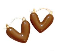 Pendientes de corazón de aleación esmaltada con influencia en forma de melocotón y acabado de esmalte blanco para una integración de estilo cohesivo (A)