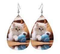 Pendientes de cuero con diseño de gato persa jugando con una bola. Pendientes impresos en forma de gota de agua, adecuados para escenas diarias, fiestas y citas
