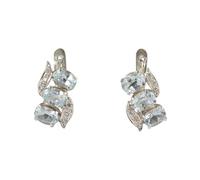 Pendientes de tres topacios azules con circonitas cúbicas, hechos a mano en plata de ley 925 con engaste de garras y piedras preciosas facetadas.