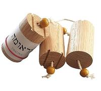 Péndulo Hebreo fabricado en madera de ROBLE de modo artesanal, es una madera muy dura y fuerte está perfectamente equilibrado y sus medidas son 30x50mm.