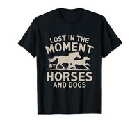 Perdido en el momento por caballos y perros Camiseta