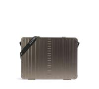 Perfecta para el trabajo y los viajes, esta bolsa premium para portátil de ALEON combina un robusto aluminio anodizado con un diseño elegante y rígido para proteger tus esenciales con estilo. Su espac
