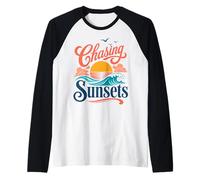 Persiguiendo Puestas de Sol, Estilo Retro, Playa y Ambiente costero Camiseta Manga Raglan
