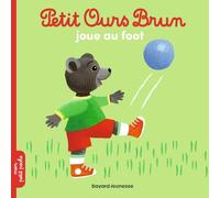 Petit Ours Brun joue au foot