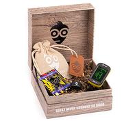 Pick Geek Set de Afinador | 33 x Púas de Guitarra Surtidas de Calidad Premium | Afinador Cromático Digital de Clip | Montura para Púas más un Pin de Esmalte GRATIS | en Caja Estilizada Para Regalos