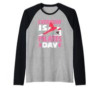 Pilates Everyday es la motivación del Día del Pilates Camiseta Manga Raglan