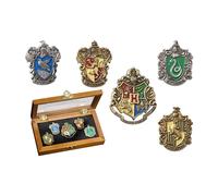 Pin de la casa de Hogwarts: cinco pines en la vitrina. Colección Harry Potter No