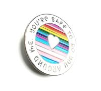 Pin de metal esmaltado con texto en inglés "You're Safe To Be You Around Me" LGBT Gay Bi Lesbian Trans Inclusiveness and Understanding Ally, Metal