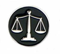 Pin de Metal esmaltado, Insignia Broche Escalas de Justicia - Ley Corte Negro por Sobre Todo Metal