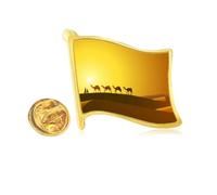 Pin de solapa con bandera de metal dorado con texto en inglés "Sunset All the Way to the Silk Road"