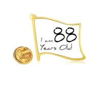 Pin de solapa con la bandera de metal dorado con texto en inglés "I am 88 years old age ancian"