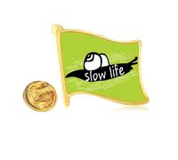 Pin de solapa de metal dorado natural con diseño de caracol de animal negro