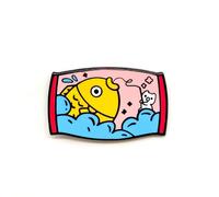 Pin de solapa esmaltado, diseño de gatito atrapa un pez grande, serie divertida, insignia chapada para ropa, bolsas y cordones