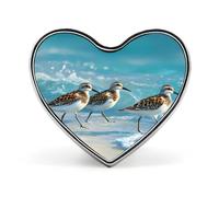 Pin de solapa metálico con diseño de correlimos caminando en la playa, corazón y amor, para ropa, bolsos y sombreros de hombres y mujeres.