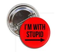 Pin divertido con texto en inglés "I'm With Stupid" (3,81 cm), diseño de flecha apuntando hacia la derecha, fabricado en Estados Unidos, Metal, Metal