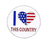Pin esmaltado con texto en inglés "I Love This Country" | Pin de solapa con bandera patriótica de corazón | Accesorio del orgullo de Estados Unidos (1.25 x 1.25 pulgadas)
