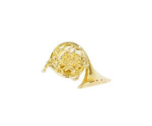 PIN TROMPA FTP007 Color Dorado Medida largo: 2,5cm.