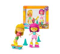 Pinypon TOP Roller Girls, Set de 2 Chicas sobre Ruedas, 1 con Patines y 1 con Monopatín, Figuras Articuladas de Brazos y Piernas, Ropa y Zapatos Intercambiables, Incluye Accesorios, Famosa (PNN04000)