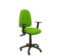 PIQUERAS Y CRESPO - Silla Ayna S bali verde pistacho con brazos ajustables y ruedas de parquet