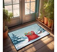 PKRD Divertido felpudo al aire libre con un saco rojo lleno de regalos envueltos se sienta en un paisaje nevado. Felpudo para decoración de oficina para hombres, letrero de bienvenida para puerta