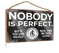 Placa colgante con texto en inglés "Nobody Is Perfect". Divertidos letreros de baño para decoración de habitación (23 x 35 cm)