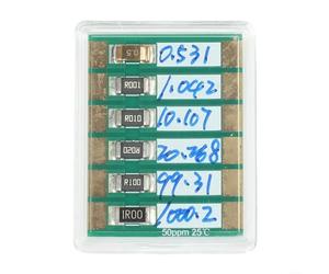 Placa de calibración con diseño de resistencia de cuatro terminales que incluye múltiples valores de resistencia para una prueba de rendimiento flexible y precisa de multímetro (calibrado)