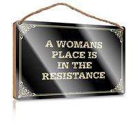 Placa de madera de madera | Cuerda colgante de propiedad privada y decoración de cocina de las tierras altas - Decoraciones de café para barra de café/A Womans Place Is In The Resistance