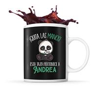 Planetee Taza con el nombre Andrea | Esta taza pertenece a nombre | Taza de café y té con un simpático pero malhumorado panda. Original idea para regalar a un amigo, familiar o colega