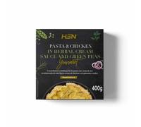 Plato preparado estilo gourmet pasta con pollo en salsa de crema de hierbas y guisantes verdes - 400