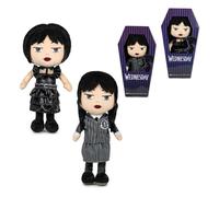 PLAY BY PLAY Famosa Softies - Peluche Wednesday de 27 cm con Caja de la exitosa Serie Wednesday de Netflix, Modelo con Uniforme, Relleno Blandito, para Niños y Niñas a Partir de 0 años (760024280)