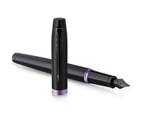 Pluma estilográfica Vibrant Rings de Parker IM | laca negra satinada con detalles en morado amatista | punta media con recambio de tinta azul | estuche de regalo