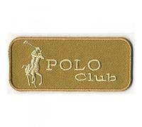 Polo de primer plano con diseño de pelota de golf, color beige