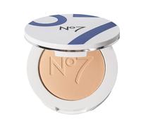 Polvos fijadores de maquillaje compactos No7 Lift & Luminate de triple acci n - Medio - Reduce la apariencia de l neas finas y realza la luminosi