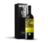 «Por cierto llevo la sonrisa que me regalaste» Mensaje en una Botella. Vino Tinto Premium Reserva 12 Meses + Gift Box. Etiqueta Amarilla PERSONALIZABLE