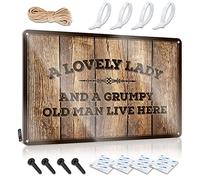 Poster Accessory Humorous A Lovely Lady And A Grumpy Old Man Live Here For Bathroom - Vintage personalizable (20 x 30 cm)