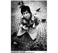 Poster de música de PAPEL. Leonard Cohen en Amsterdam en 1972 con cita en INGLES "Leonard Cohen Amsterdam, April 1972". Medida estandarizada "A1" aprox. 84,1 x 59,4 cm.