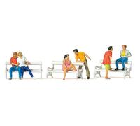 Preiser 10739 On the park bench 1:87 ( 6 FIGURES AND 3 BANKS)