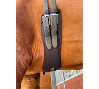 Preto Doma anatómico de espuma viscoelástica sintética con extremos elásticos, contorno de sillín de caballo antirozaduras y antiagallas con cómodo rendimiento de amortiguación ergonómica