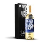 «Prometo besar cada lunar que hace lugar en tu cuerpo perder la cuenta y comenzar de nuevo» Mensaje en una Botella. Vino Blanco Premium Verdejo Joven + Gift Box. Etiqueta Azul PERSONALIZABLE