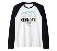 Promoted to Grandma EST 2026 Nana First Time Grandmother '26 Camiseta Manga Raglan