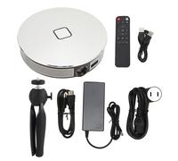 Proyector portátil a pilas con conectividad WiFi sin interrupciones y encanto retro vintage para entretenimiento al aire libre y cine en casa.