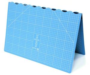 Prym 610410 Base de corte plegable 45 x 30 cm (A3), alfombrilla autocurativa, antideslizante, ahorra espacio, plegable a 30 x 22,5 cm, alfombrilla de corte de alta calidad en azul claro