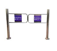 Puerta batiente automática unidireccional sin Estructura de Acero, con Resorte, Apta para mercados, Tiendas y fábricas. Medidas: 60 x 97 cm. Equipada con un Robusto Mecanismo Manual de empuj