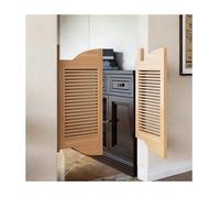 Puerta batiente interior de madera maciza con mecanismo de cierre automático para entradas de cafeterías y bares