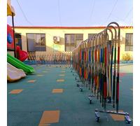 Puerta móvil de barricada expandible de acero inoxidable con ruedas, barrera de control de multitudes de 4 x 26.6 pies para estaciones de autobús, escuelas y seguridad de tráfico, acabado plateado