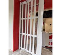 Puerta plegable de acordeón exterior de tamaño personalizado con ventana de rejilla transparente, aleación de aluminio para baño, dormitorio, sala de estar