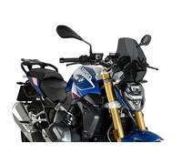 Puig 22299F New Generation Sport en Ahumado Oscuro, carenabris diseñado para mejorar la protección aerodinámica, renovar la estética de la motocicleta y ofrecer un montaje sencillo y un ajuste seguro