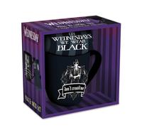 Pyramid International Juego de taza y calcetines para el miércoles [úsalo negro] - Elegante diseño de miércoles, incluye calcetines negros acogedores, impresionante regalo para los fanáticos, duradero