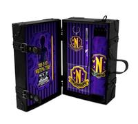 Pyramid International Wednesday Ravens - Juego de regalo de baúl de alta calidad, regalo de estilo gótico con llavero, bolígrafo, botella aislada, cuaderno A5 y juego de postales para los fanáticos