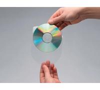 Q-connect Funda Autoadhesiva para CD/DVD de Polipropileno Transparente con Solapa - Pack 10 Unidades - Almacenamiento y Conservación de Discos